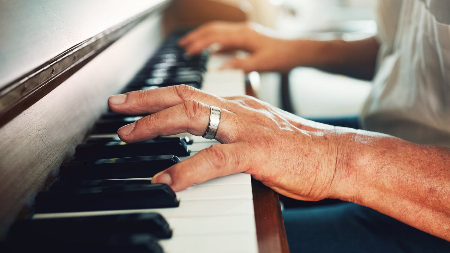 5 korzyści z nauki gry na pianinie dla każdego